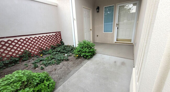 Building Photo - *360 TOUR AVAILABLE* Modern Richland Home ...
