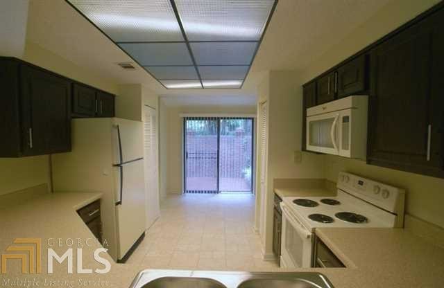 Building Photo - 14 Dunwoody Springs Dr