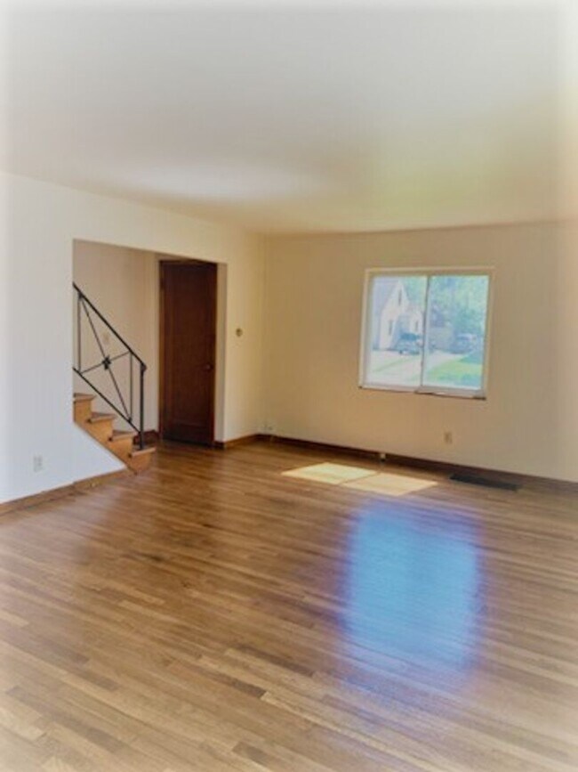 Foto del edificio - 2 Bedroom Duplex For Rent!
