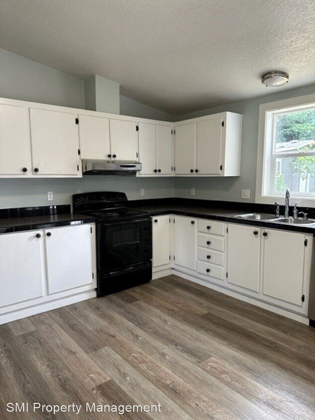 Foto principal - 3 br, 2 bath House - 334 SE Hazel St