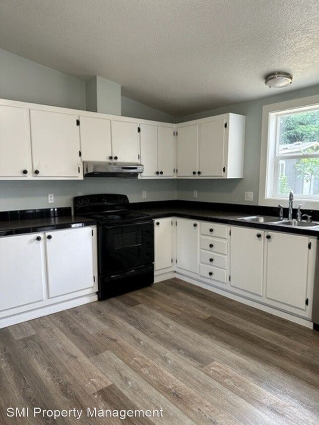 Primary Photo - 3 br, 2 bath House - 334 SE Hazel St