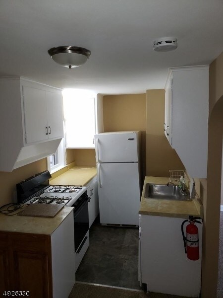 Building Photo - 3 Maple Ave