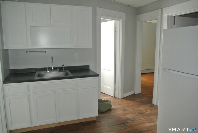 Foto del edificio - 549 Howe Ave