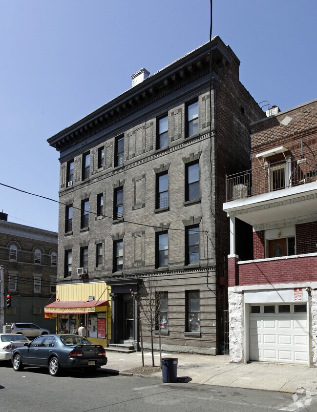 Building Photo - 6401-6403 Broadway