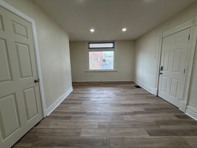 Foto del edificio - 145 Plymouth St