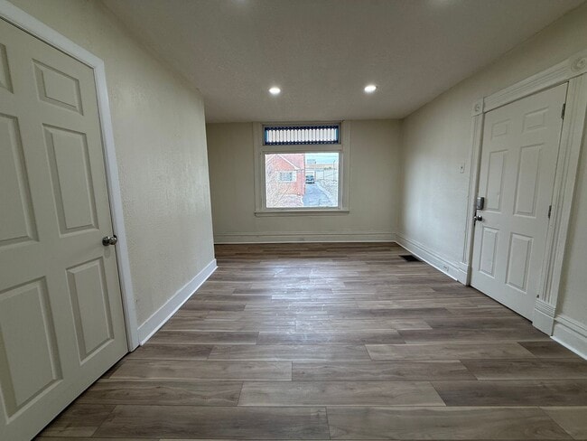 Building Photo - 145 Plymouth St