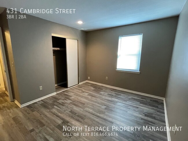 Building Photo - Renovated Townhome Close to KU Med