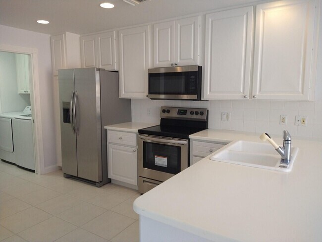 Building Photo - 157 Promenade Way