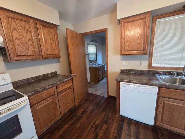 Foto del edificio - Large 3 BD  2 Bath Townhome