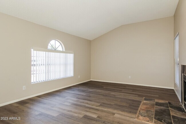 Foto del edificio - 7306 W Sierra Vista Dr