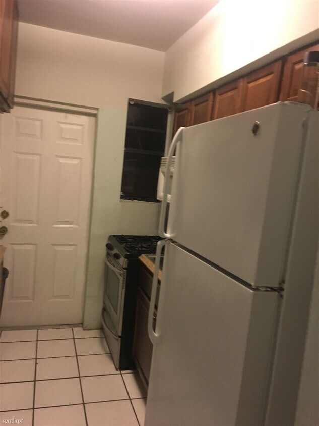 Foto del edificio - 1 br, 1 bath 4plex - 801 86th Street 801