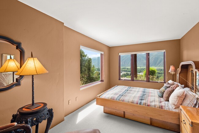 Foto del edificio - 132 Ridge Rd