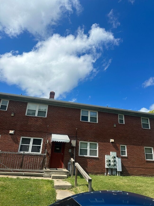 Building Photo - 5907 Staughton Dr