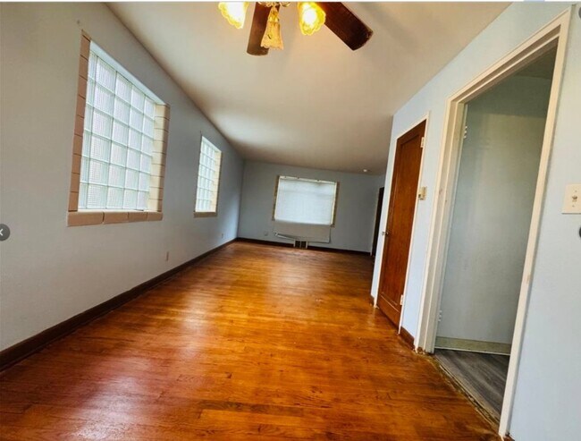 Foto del edificio - 43 Howard Ave