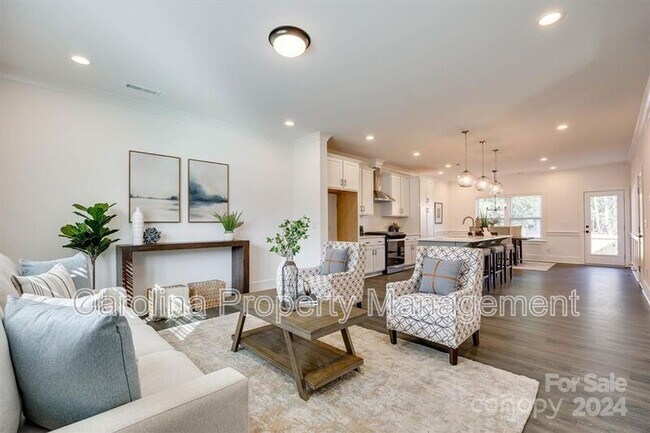 Building Photo - 1233 Eastway Dr