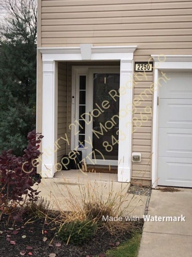 Building Photo - Beautiful 4 Bedroom End Row Townhome in Ir...