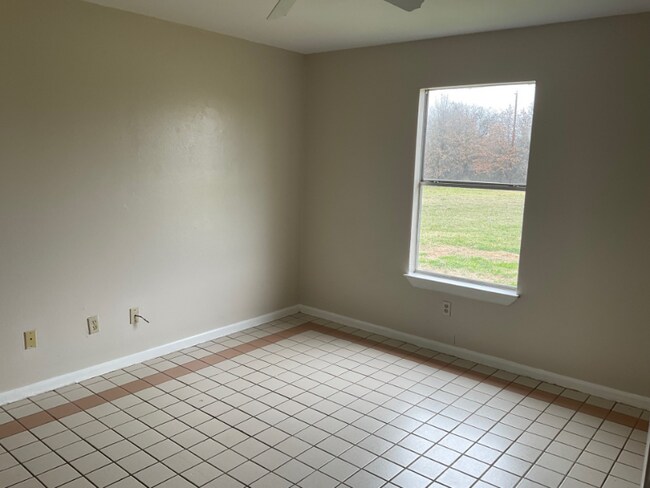Building Photo - 503 Woodland Dr