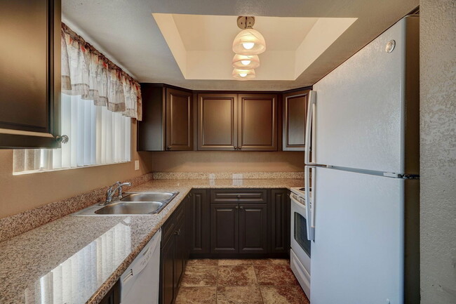 Photo - 3301 W Loma Ln Townhome