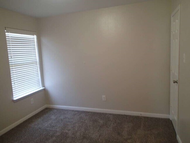 Foto del edificio - 6906 Lost Timber Ln
