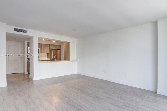 Foto del edificio - 1756 N Bayshore Dr