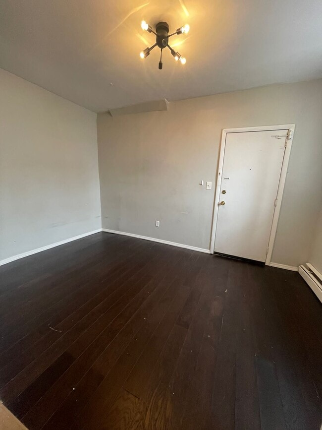 89-91 E 25th St #8 - 90 E 25th St