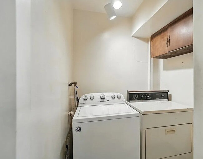 Building Photo - 141 W Rahn Rd