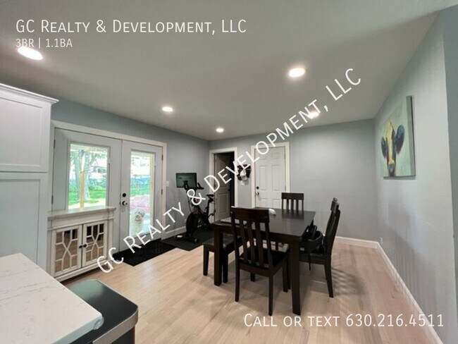 Building Photo - ***COMING SOON / SFH ARLINGTON HEIGHTS / 3...