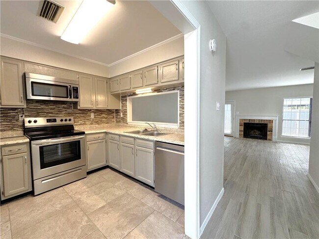 Foto del edificio - 5900 Grelot Rd