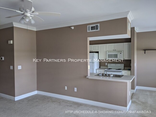 Foto del edificio - 11609 Tomahawk Creek - Spacious 1 Bedroom!