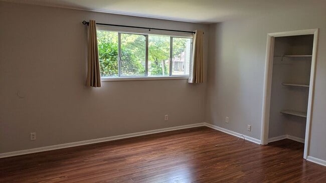 Building Photo - Walking distance to the Gulch & Music row!