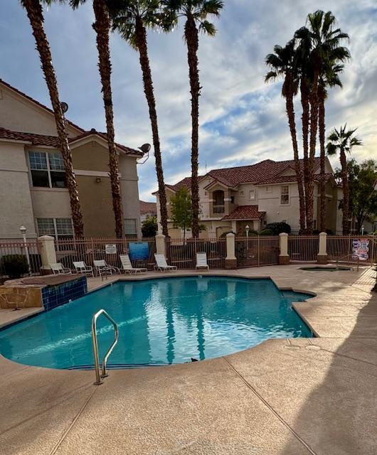 Foto principal - 8555 W Russell Rd