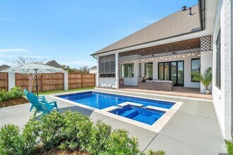 Building Photo - 635 Adelia Ln