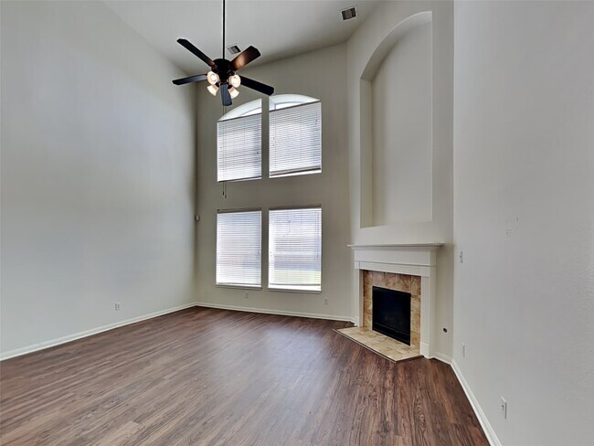 Building Photo - 2114 Wembley Way