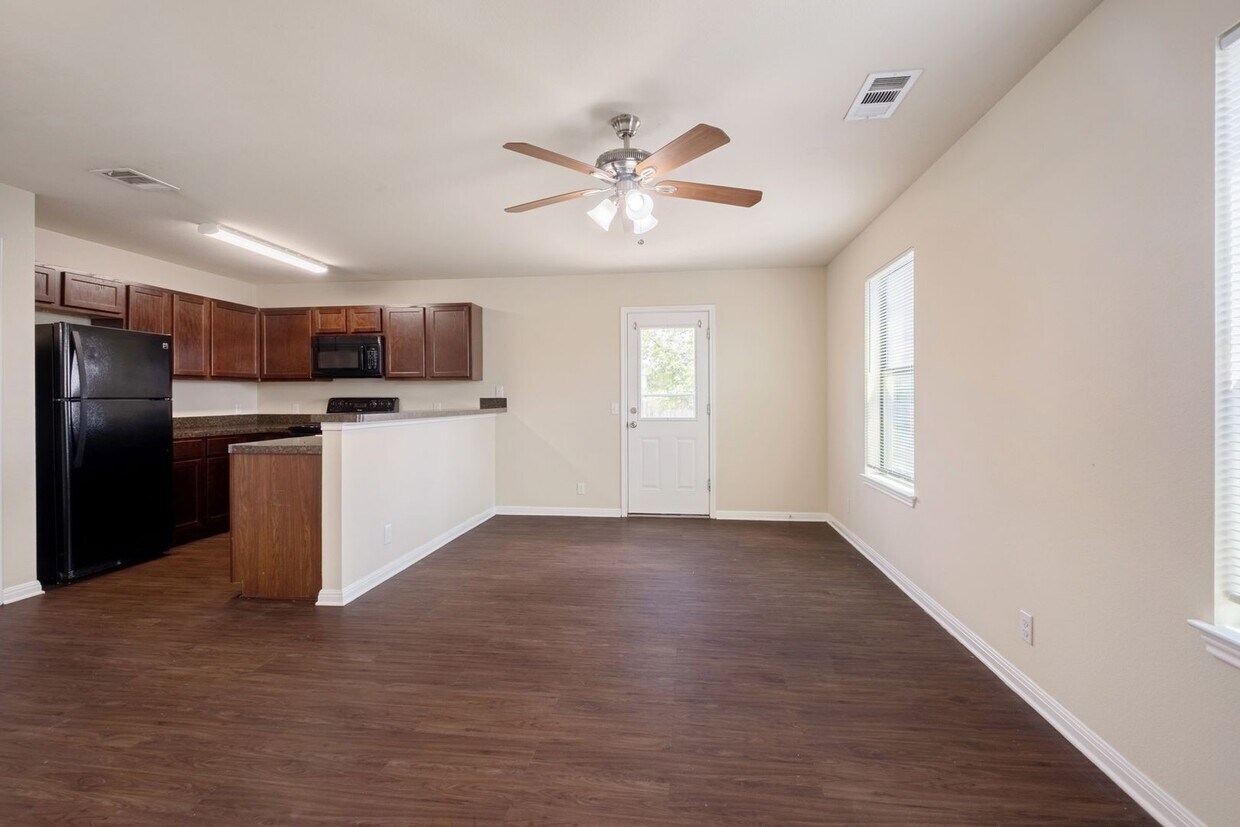 Primary Photo - Convenient 3 Bedroom, 2.5 Bath, 2-Story Ho...