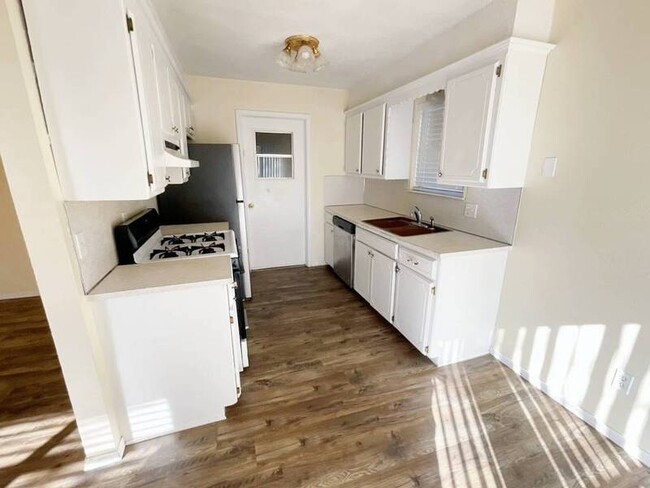 Foto del edificio - 644 Woodland Way