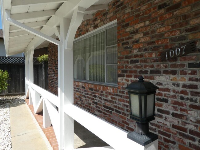 Building Photo - 1007 Tahoe Dr