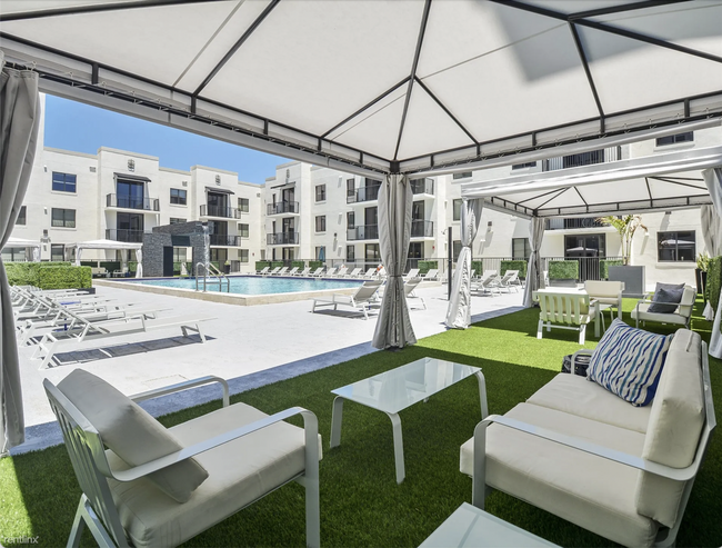 Foto del edificio - 2 br, 2 bath Condo - 6561 SW 20th St
