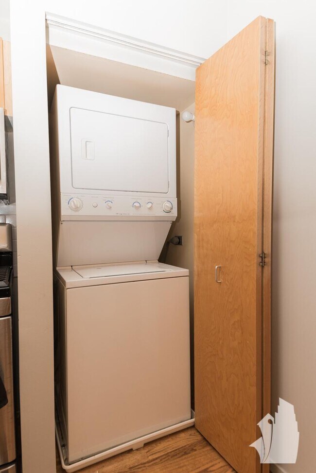 Building Photo - 1 bedroom in Chicago IL 60647