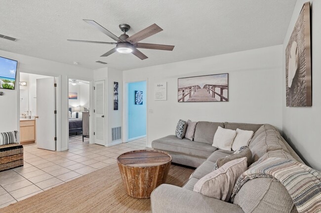 Foto del edificio - 21724 Sunset Ave