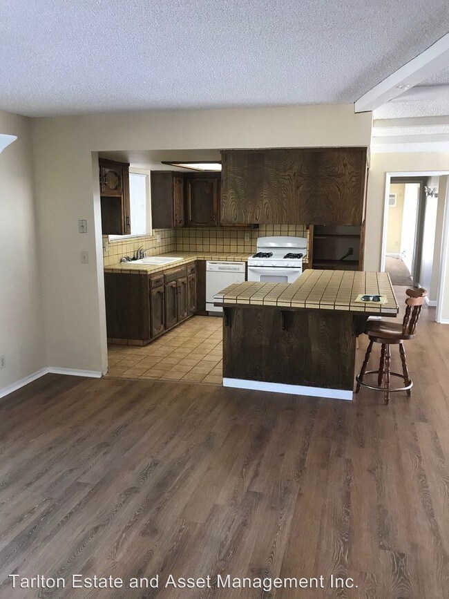 Foto del edificio - 4 br, 2.5 bath House - 1568 N. Locan Ave
