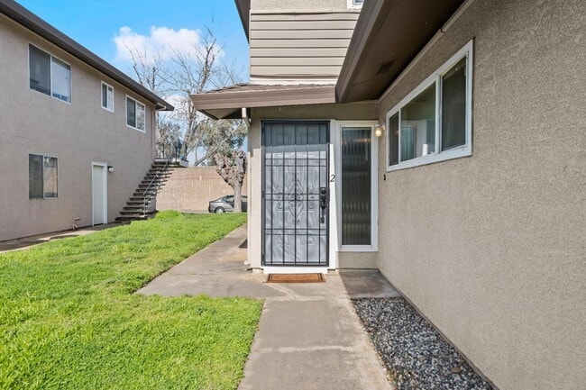 Foto del edificio - Remodeled 2 Bedroom Condo with Garage