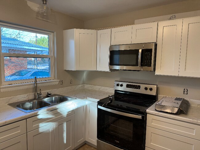 Foto del edificio - 1308 Mayfield Ln