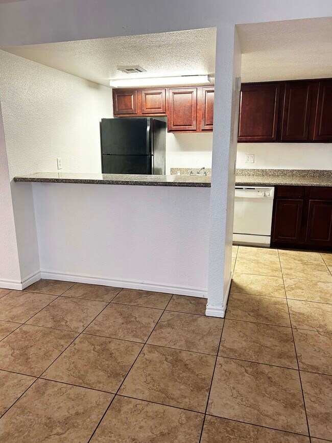 Foto del edificio - 5170 River Glen Dr