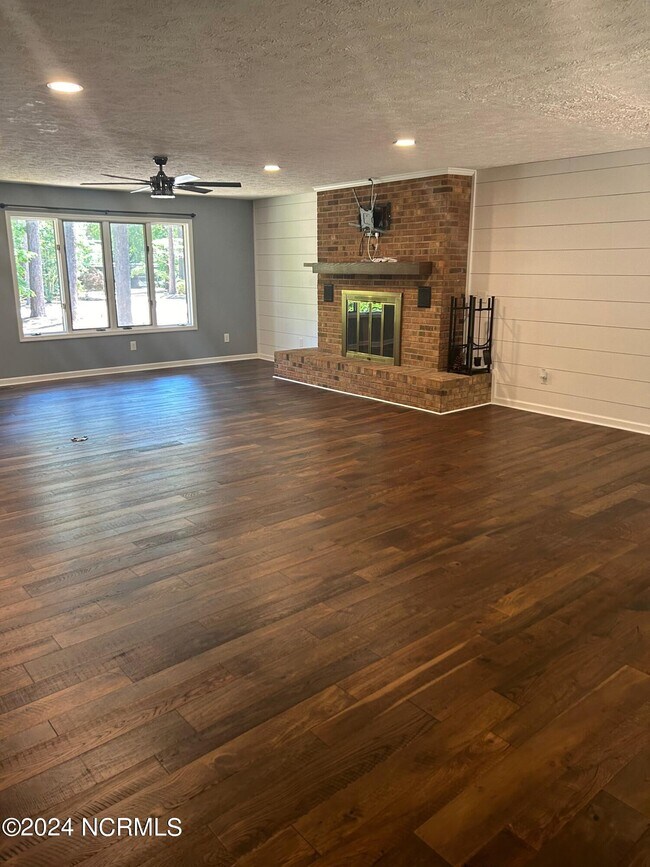 Building Photo - 5 Birdie Dr