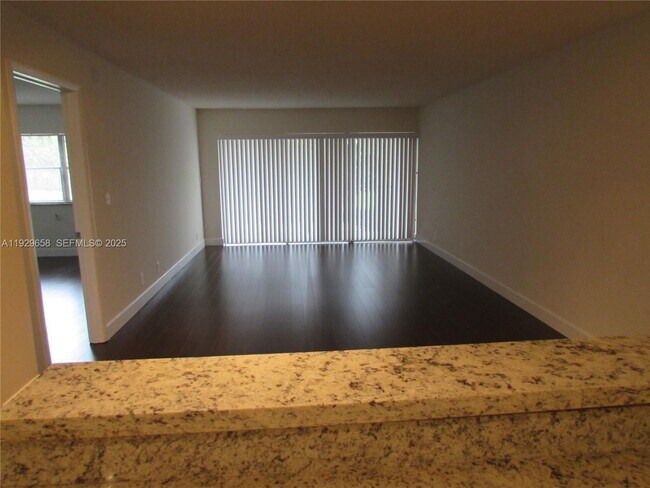 Foto del edificio - 200 Lakeview Dr