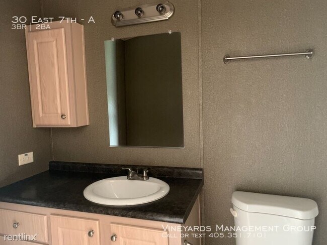 Building Photo - 3 br, 2 bath Mobile Home - 1840 NE Burgess Ct