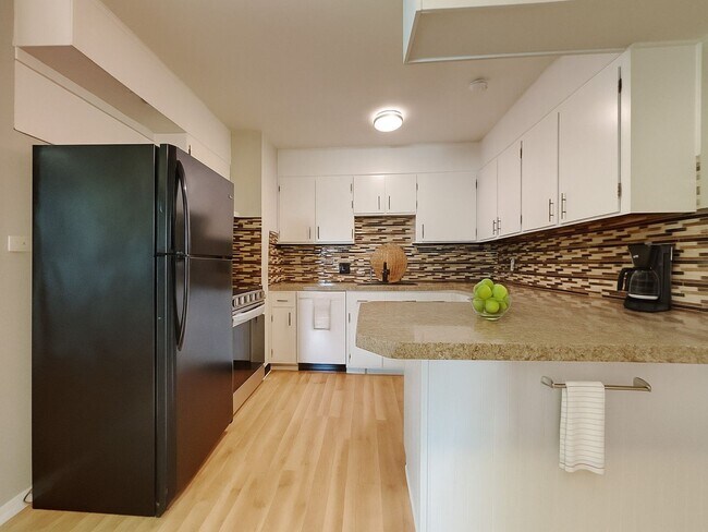 Foto del edificio - Charming 3-Bedroom Home with Sunroom, Fireplace & Garage in Kansas City, MO!