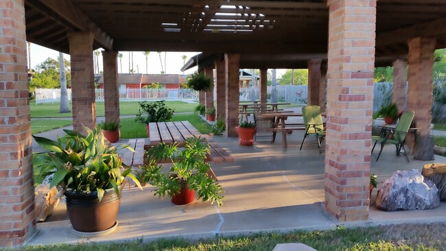 Garden relaxing space - 1302 Palo Blanco Dr