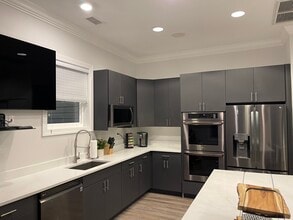 Building Photo - Offering renovated apartments in the heart...