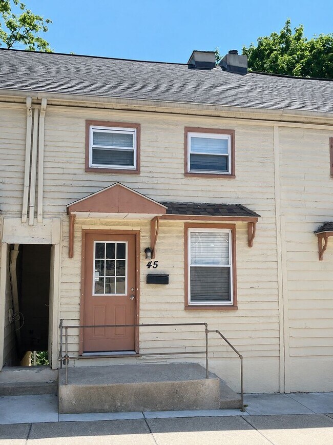 Building Photo - 43-55 N 5th St